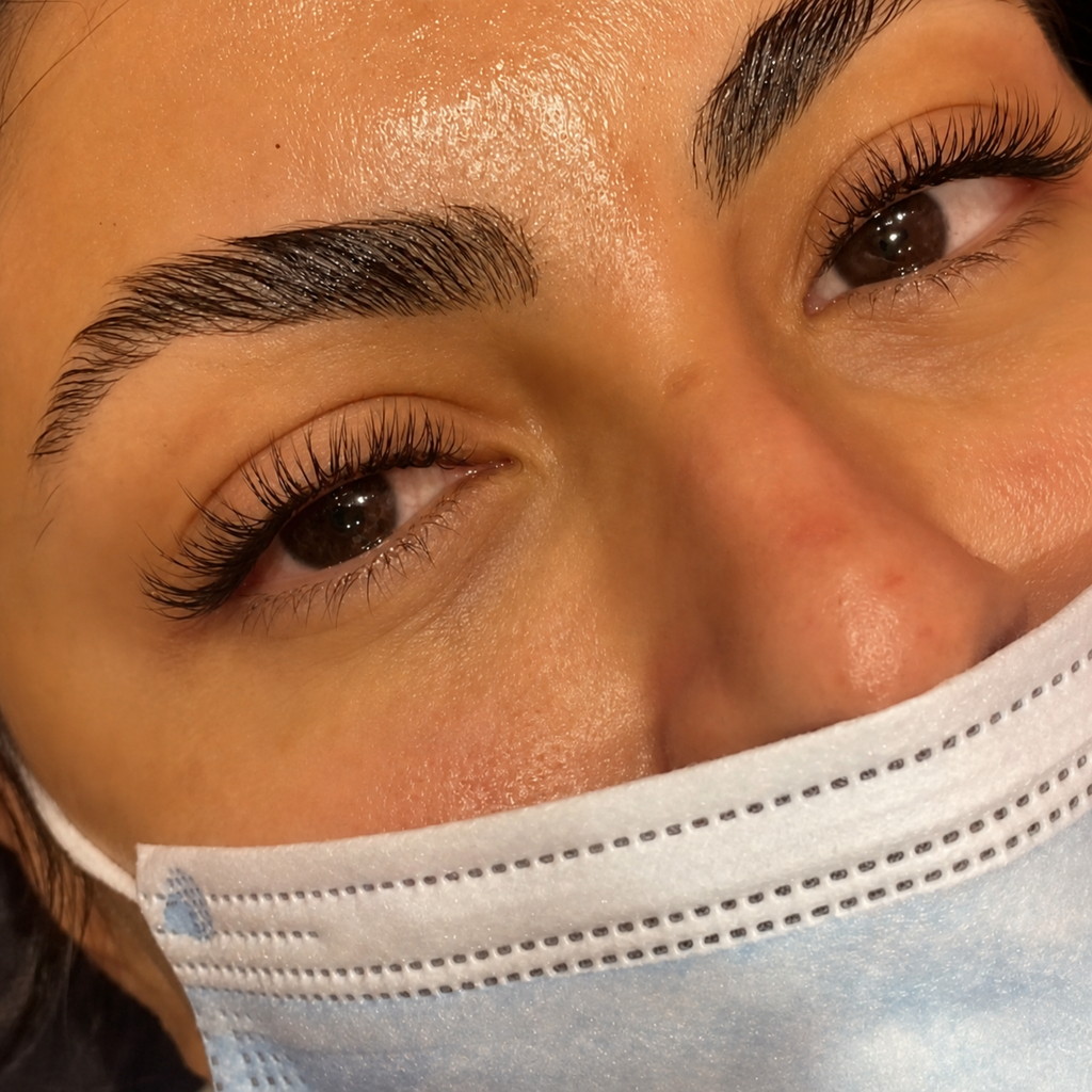 Client result showing brow lamination with classic lashes by Mimmo Beauty.